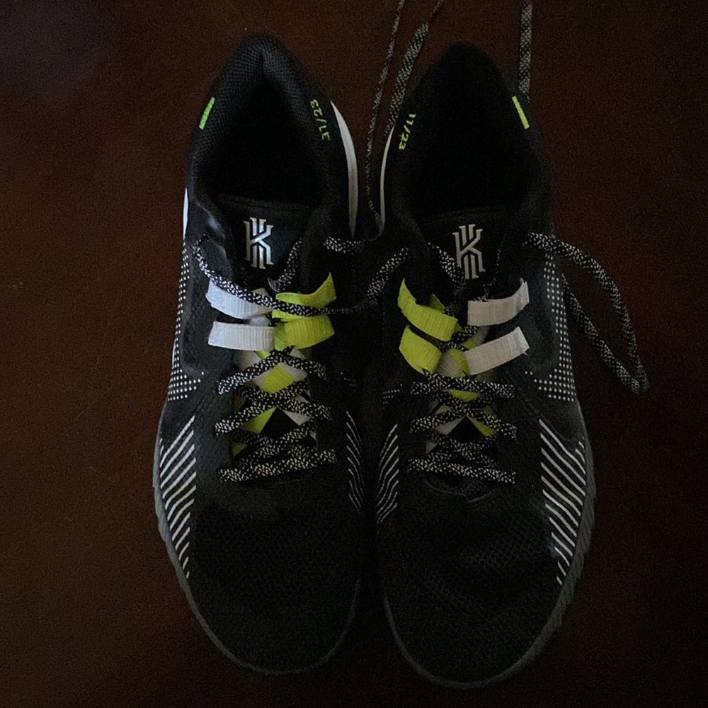 Nike Kyrie Flytrap V - image 2
